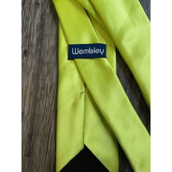 Wembley Lime Green FUN Mens Neck Tie spooky Halloween season - Picture 2 of 5